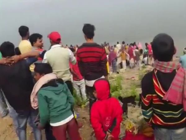 पटना के फतुहा में गंगा में डूबी नाव, 5 की मौत पटना के फतुहा में गंगा में डूबी नाव, 5 की मौत