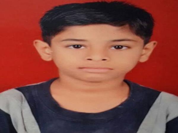 Maharashtra boy died during swinging in home jalgaon Maharashtra boy died during swinging in home jalgaon