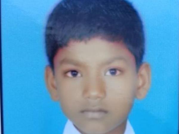 A child died after fall from building while flying kite in Pune A child died after fall from building while flying kite in Pune