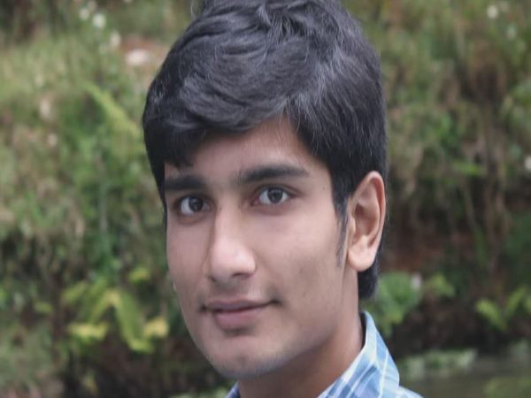 दिल्ली में मृत पाए छात्र का आज हुआ अंतिम संस्कार, कमरे से मिली थीं पोटेशियम और इंसुलिन की शीशी दिल्ली में मृत पाए छात्र का आज हुआ अंतिम संस्कार, कमरे से मिली थीं पोटेशियम और इंसुलिन की शीशी