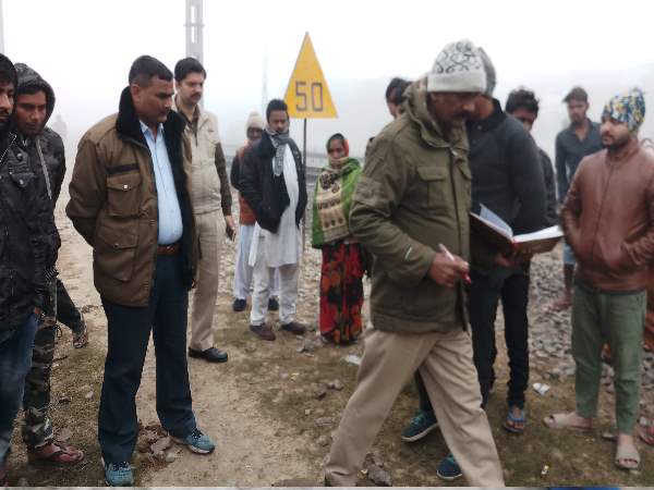 जीआरपी पुलिस ने डेड बाडी को कब्ज़े में लिया