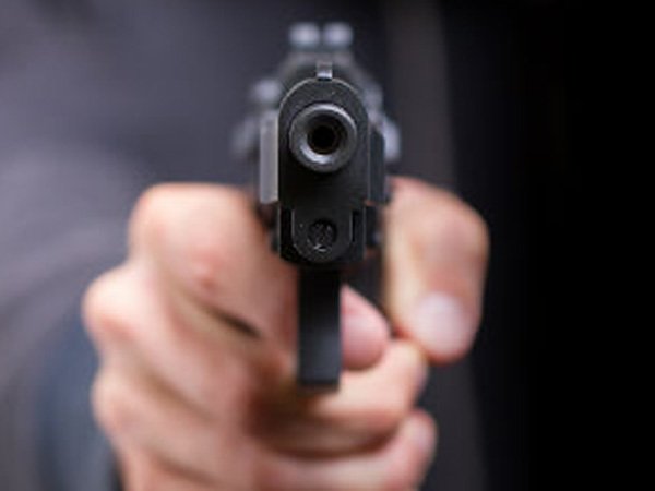 मोरल पुलिसिंग रोकने की मांग कर रहे थे छात्र-छात्रा