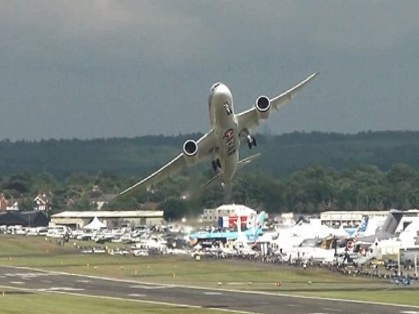 Happy New Year: Every citizen of the country will fly by Aeroplane Happy New Year: Every citizen of the country will fly by Aeroplane