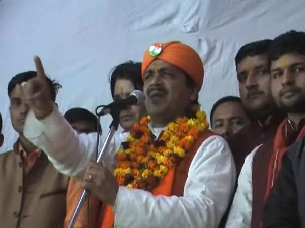 दूसरे समुदाय के खिलाफ भड़काया