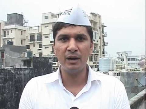 सुभाष चंद्र बोस समेत 70 हस्तियों के फोटो लगाए गए हैं