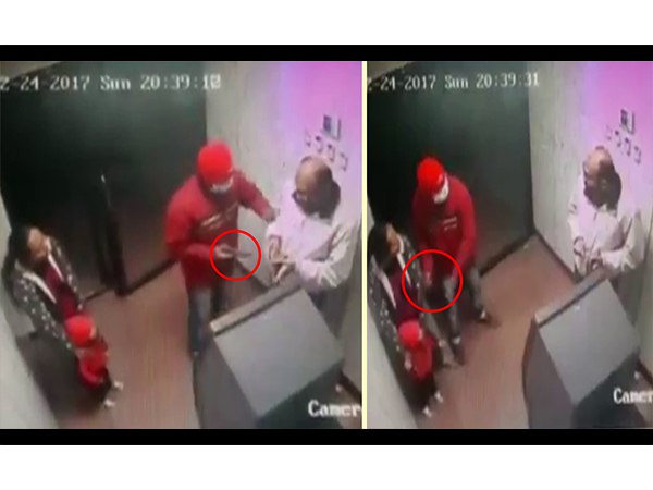 ATM में बेटे को गन प्वाइंट पर लेकर कपल से लूट, देखिए VIDEO ATM में बेटे को गन प्वाइंट पर लेकर कपल से लूट, देखिए VIDEO