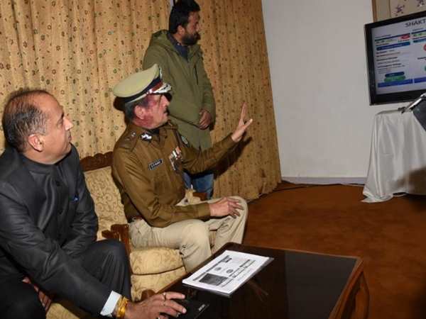 गुड़िया और होशियार हेल्पलाइन