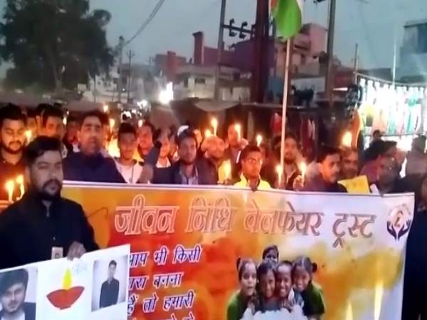 रुक-रुककर हो रही कासगंज में हिंसा