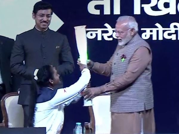 खेलों क लिए जरूर वक्त निकालें: मोदी