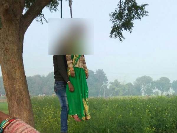 Father of three children married with lover found hanging on tree in Mainpuri Father of three children married with lover found hanging on tree in Mainpuri