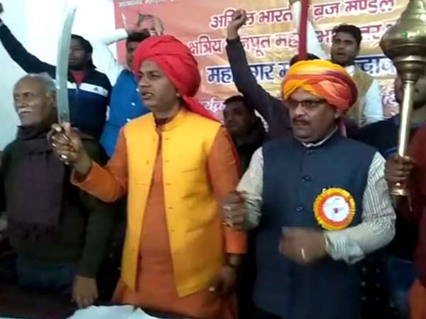 Kshatriya leader announced prize on Bhansali's head in Mathura Kshatriya leader announced prize on Bhansali's head in Mathura