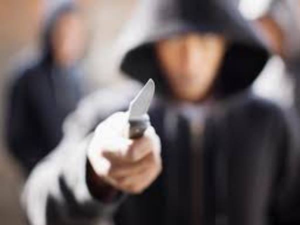 बंगलूरू में नौकरी कर रहा था इंजीनियर पति, आया था छुट्टी मनाने