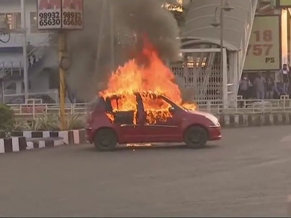 देशभर में फिल्म को लेकर हिंसा, पत्थरबाजी