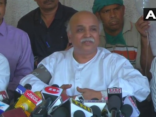 अपनी बात कहते हुए रो पड़े तोगड़िया