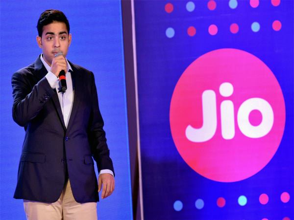 Reliance Jios Rs 199 post plan likely to trigger tariff war: Experts Reliance Jios Rs 199 post plan likely to trigger tariff war: Experts