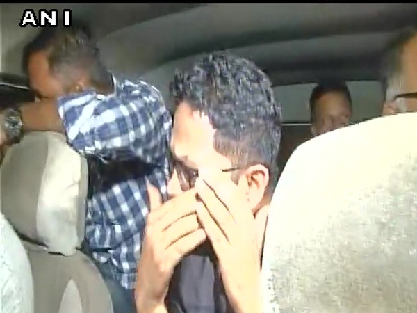 कमला मिल्स हादसा: 17 जनवरी तक पुलिस कस्टडी में रहेंगे सांघवी ब्रदर्स कमला मिल्स हादसा: 17 जनवरी तक पुलिस कस्टडी में रहेंगे सांघवी ब्रदर्स