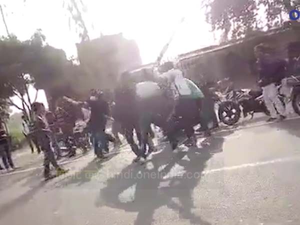 Criminals beat son of SHO in Raebareli, Uttar Pradesh. Criminals beat son of SHO in Raebareli, Uttar Pradesh.