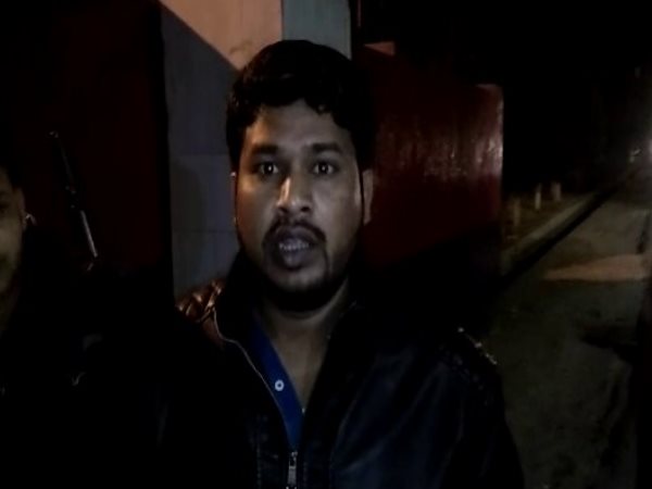 नाबालिग से रेप का आरोपी है अभय दुबे