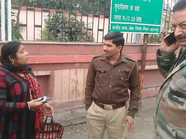 Girl who fled after pushing female guard found by police in Saharanpur Girl who fled after pushing female guard found by police in Saharanpur