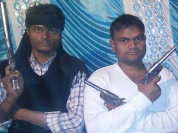man arrested after posting picture with illegal weapons man arrested after posting picture with illegal weapons