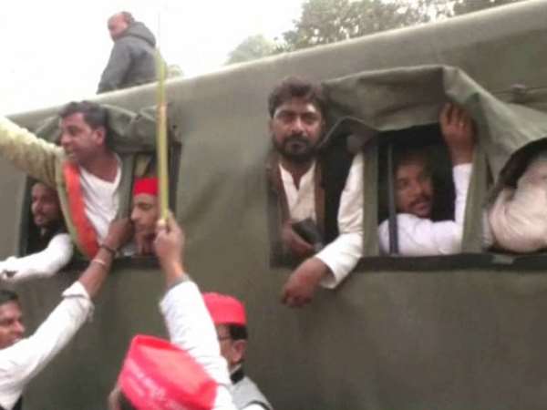 Clash between SP workers and police in Kanpur, Uttar Pradesh Clash between SP workers and police in Kanpur, Uttar Pradesh