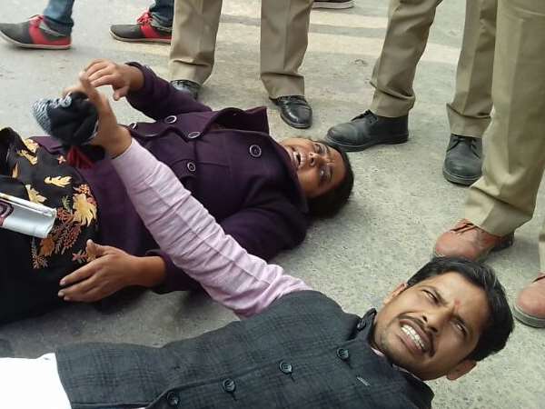 Padmavat protest: self immolation bid in Varanasi Padmavat protest: self immolation bid in Varanasi