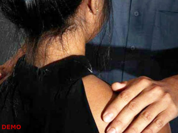 महिला ने शिकायत नहीं की थी लेकिन पुलिस महिला के फेसबुक पोस्ट पर लिखे पोस्ट के आधार पर ही जांच कर रही है। महिला ने शिकायत नहीं की थी लेकिन पुलिस महिला के फेसबुक पोस्ट पर लिखे पोस्ट के आधार पर ही जांच कर रही है।
