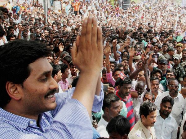 YSR के कई नेताओं ने भाजपा के नेताओं से मुलाकात की