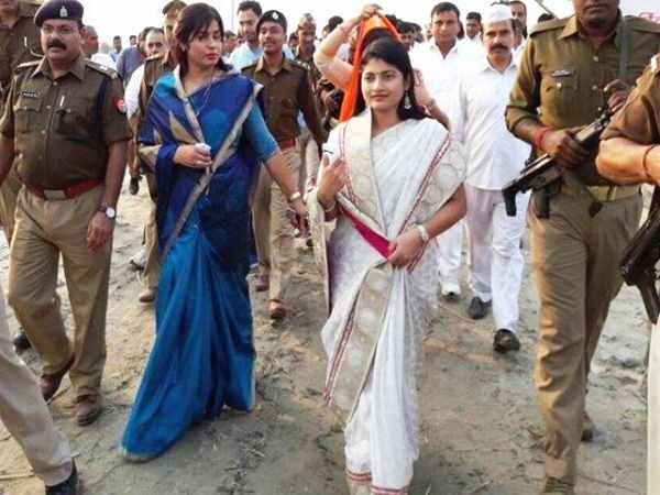 'शर्म करो, जनता का पैसा है'