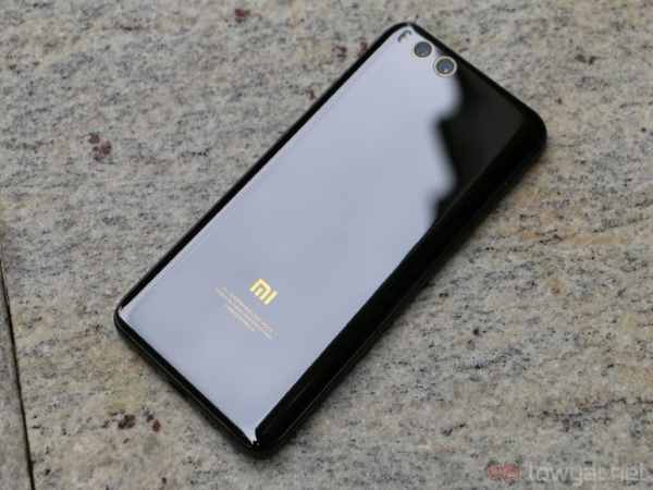वायरलेस चार्जिंग के साथ 4480mAh बैटरी
