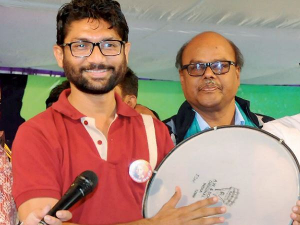 अहमदाबाद में भड़की हिंसा, जिग्नेश मेवाणी हिरासत में अहमदाबाद में भड़की हिंसा, जिग्नेश मेवाणी हिरासत में