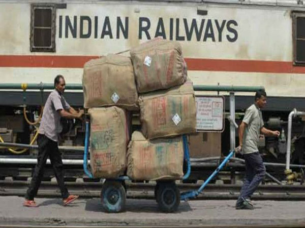 रेलवे कर्मचारियों की शामत