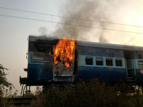 Fire in 13007 Up Udayan Abha Toofan Express, alert driver averts major mishap Fire in 13007 Up Udayan Abha Toofan Express, alert driver averts major mishap