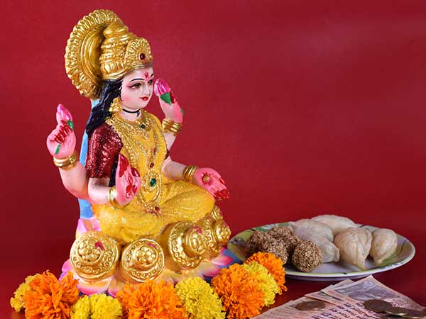 लड्डू का चढ़ावा चढ़ाइये