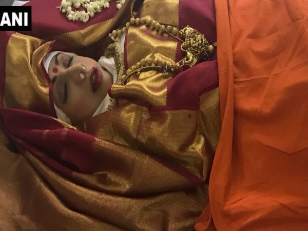 अशरफ ने सौंपा श्रीदेवी के शव का क्लियरेंस रिपोर्ट