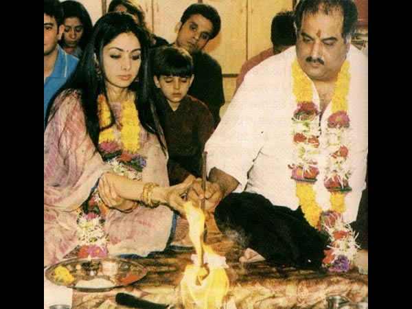 दरवाजा खुला तो इस हालत में मिलीं श्रीदेवी