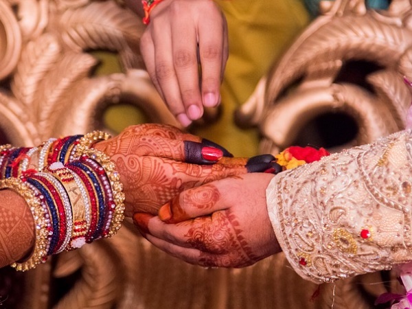 एकदम पारंपरिक तरीके से हुई शादी