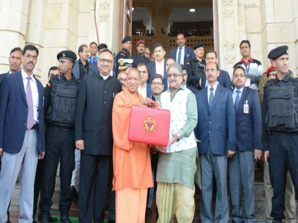 हेमा मालिनी की अगुआई में होलिकोत्सव