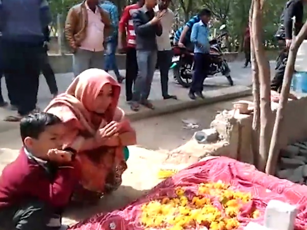 लोगों ने शुरू की सांप की पूजा