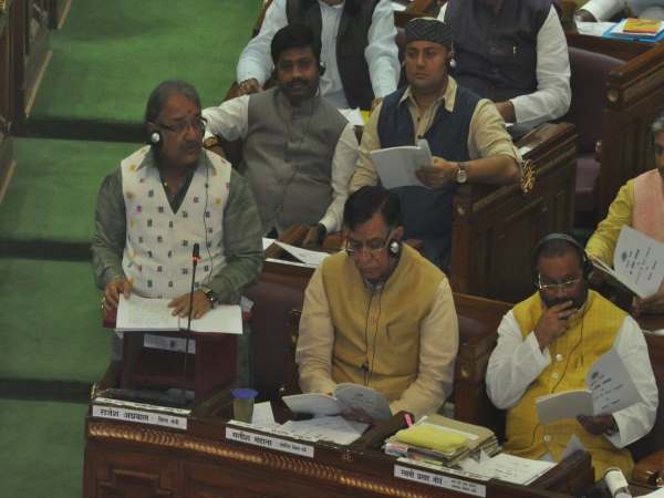 वित्त मंत्री ने पेश किया 4 लाख 28 हजार 384 करोड़ का बजट