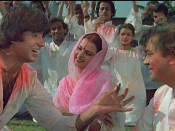 'रंग बरसे भीगे चुनरवाली'