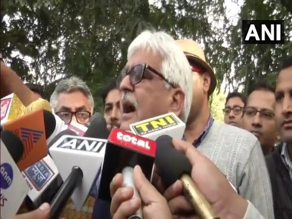 अंशु प्रकाश के साथ बदसलूकी