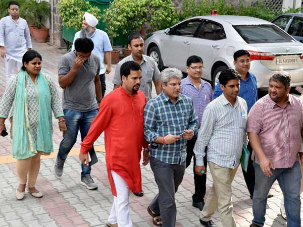 चुनाव आयोग ने की थी विधायकों को अयोग्य घोषित करने की सिफारिश
