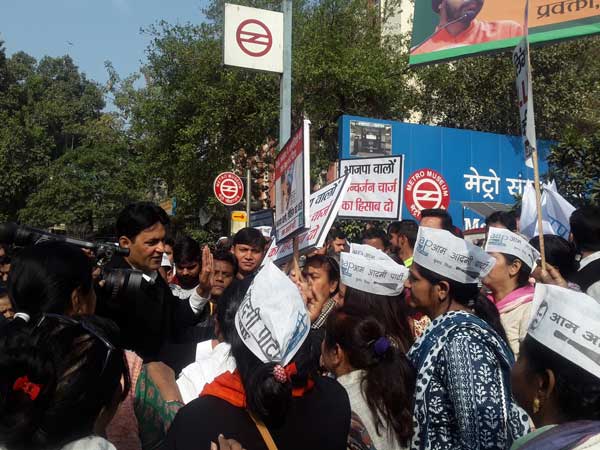 बंद में 7 लाख से ज़्यादा कारोबारी प्रतिष्ठान ठप हैं