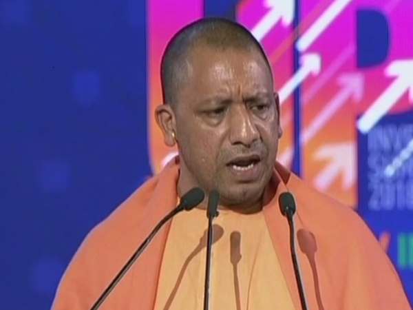 भतीजे के घर में बोर्ड की कॉपियां लिखी जा रही थी