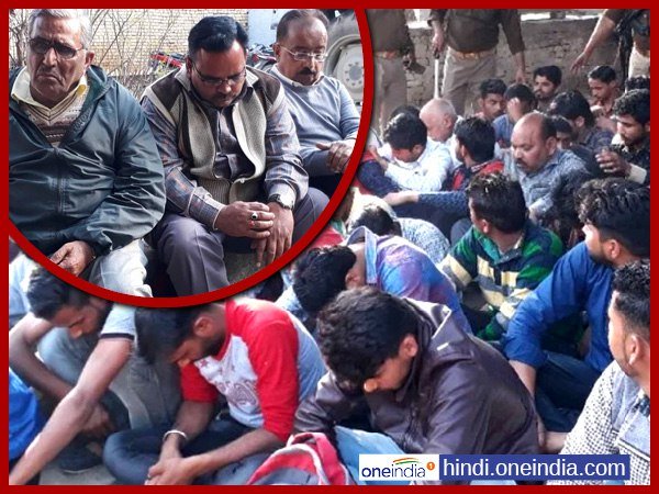 अलीगढ़ में भाजपा नेता के घर लिखी जा रही थी कापियां