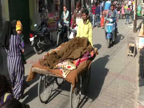 गरीबों के लिए फ्री एम्बुलेंस सेवा का फायदा नहीं