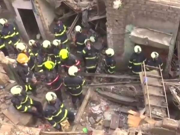 मुंबई: वडाला में एक मंजिला इमारत ढही, 4 लोगों को बचाया गया मुंबई: वडाला में एक मंजिला इमारत ढही, 4 लोगों को बचाया गया