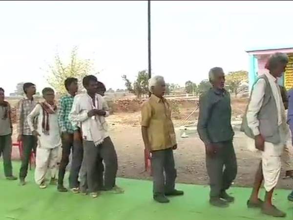 MP Bypolls: मुंगावली और कोलारस सीटों पर जबरदस्त मतदान MP Bypolls: मुंगावली और कोलारस सीटों पर जबरदस्त मतदान