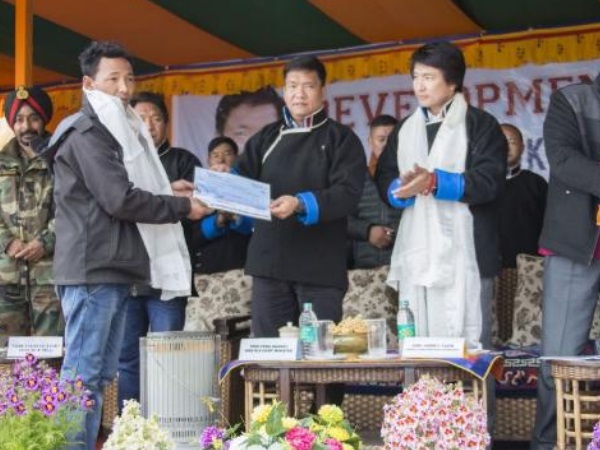 अब तक भारत का सबसे अमीर गांव गुजरात कच्छ का मदनापुर था